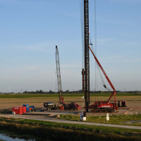 Oprukkende windturbines veroveren de polder.